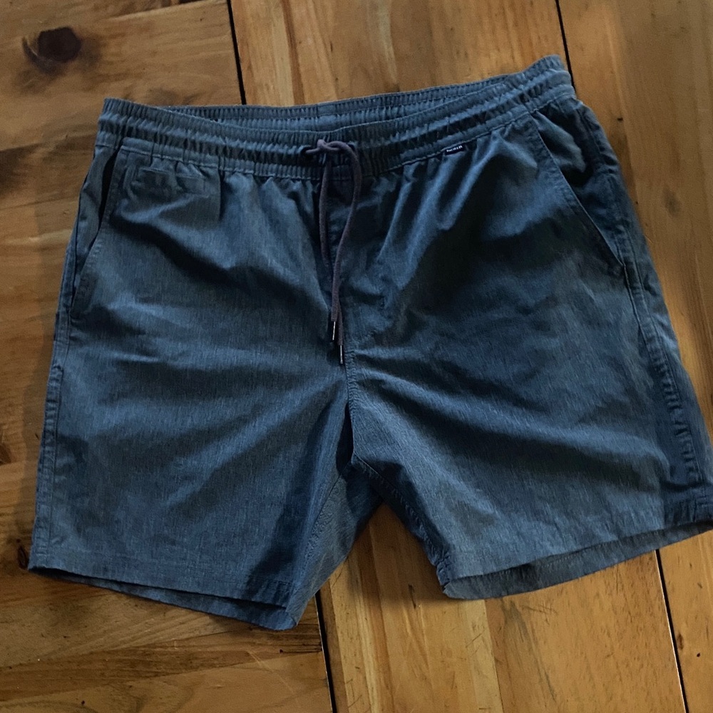 Men’s Hurley shorts size large gray